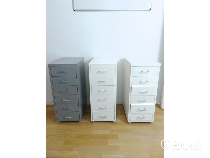 Hurts - 3 st. Ikea, grå och vit metall, på hjul.