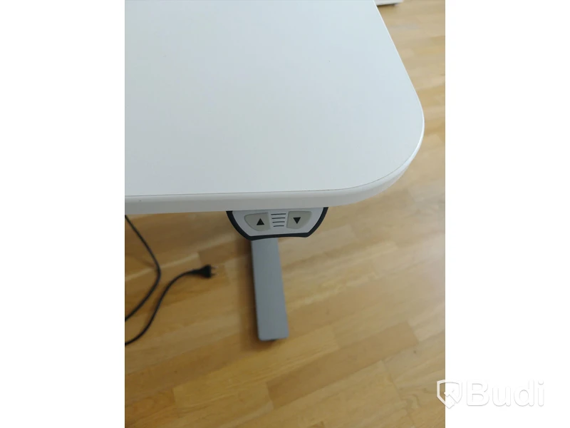 Höj- och sänkbart skrivbord
