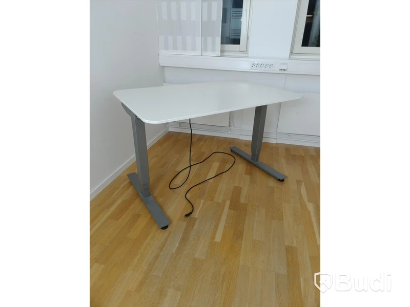 Höj- och sänkbart skrivbord