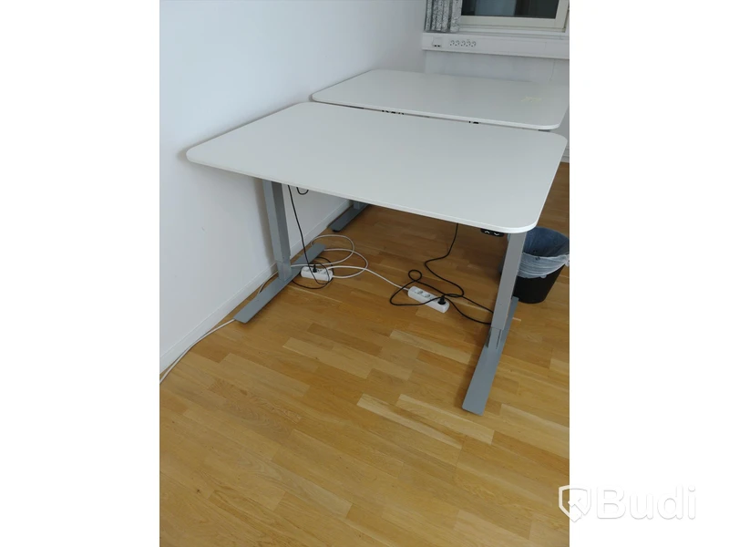 Höj- och sänkbart skrivbord