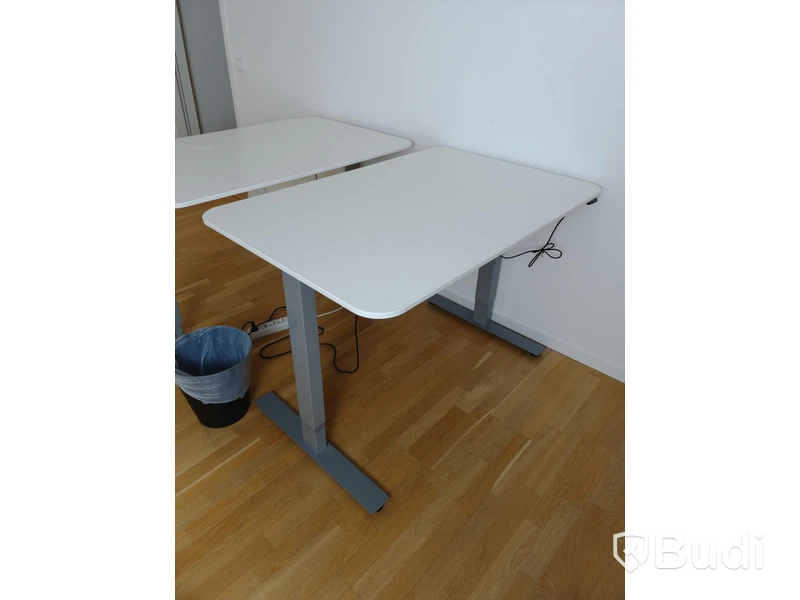 Höj- och sänkbart skrivbord