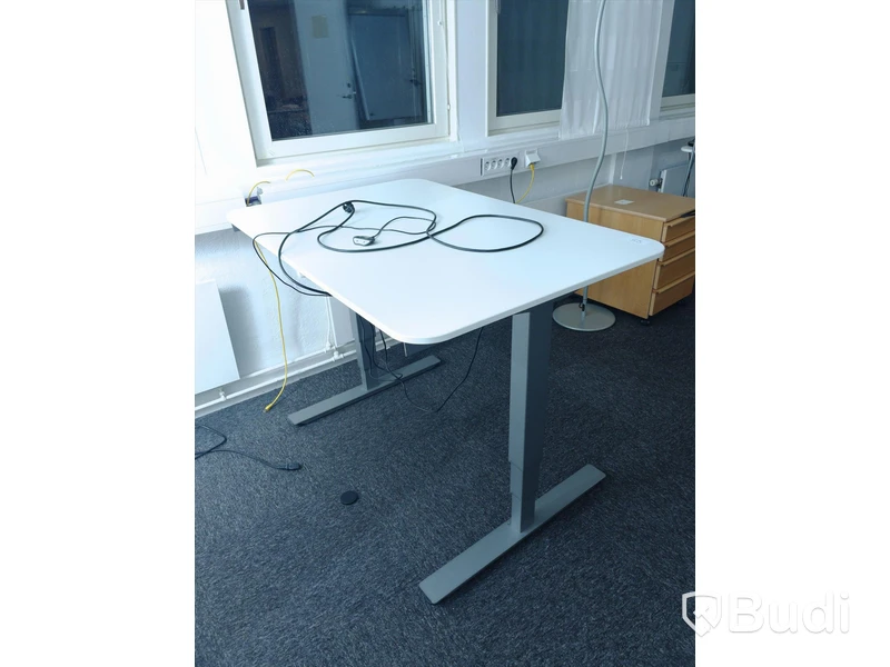 Höj- och sänkbart skrivbord - Ikea BEKANT.