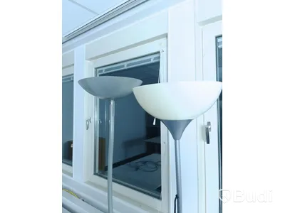 Golvlampa - 2 st. Grå, dimmer och funktionstestad. Vit ej funktionstestad.