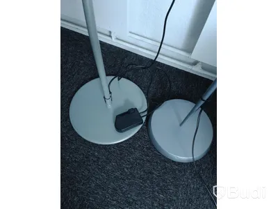 Golvlampa - 2 st. Grå, dimmer och funktionstestad. Vit ej funktionstestad.
