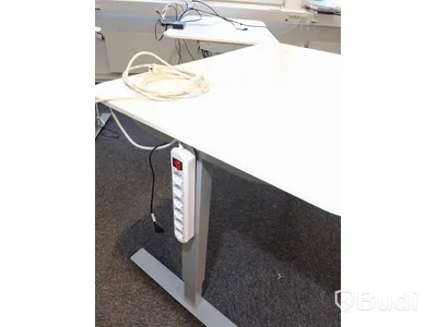 Höj- och sänkbart skrivbord - Ikea, BEKANT, inkl grenkontakt.  Funktionstestad.