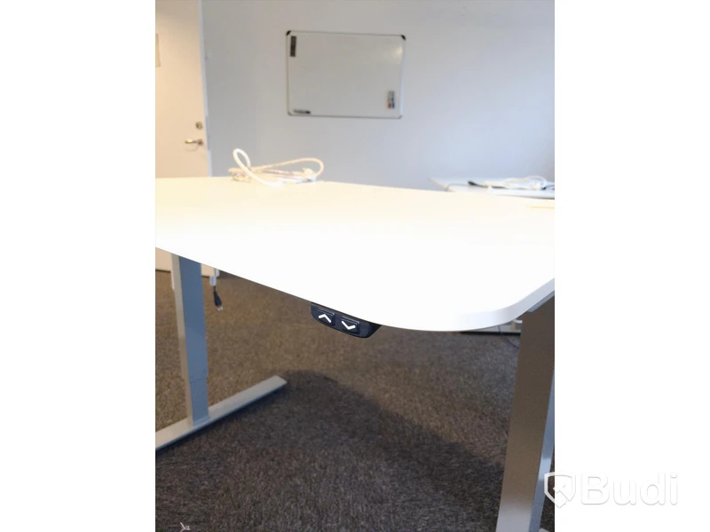 Höj- och sänkbart skrivbord - Ikea, BEKANT, inkl grenkontakt.  Funktionstestad.