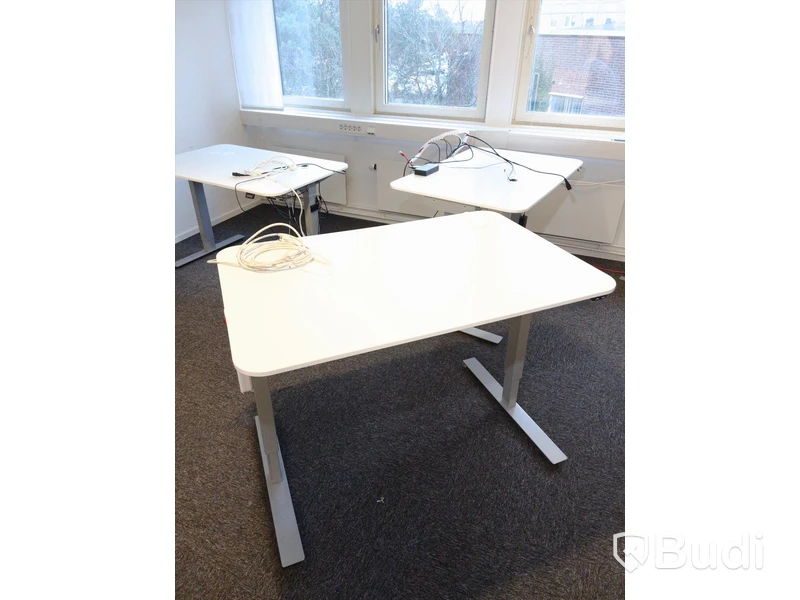 Höj- och sänkbart skrivbord - Ikea, BEKANT, inkl grenkontakt.  Funktionstestad.