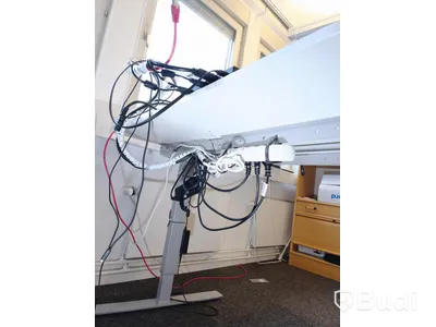 Höj- och sänkbart skrivbord - Ikea, BEKANT, inkl Thinkpad hub och div sladdar.  Funktionstestad.