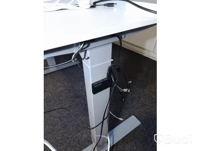 Höj- och sänkbart skrivbord - Ikea, BEKANT, inkl div sladdar.  Funktionstestad.