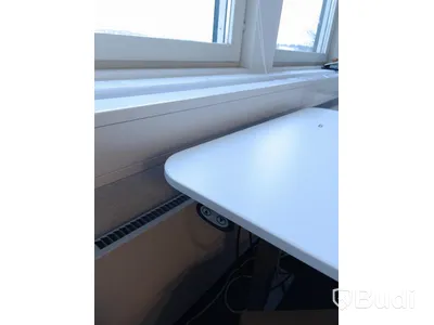 Höj- och sänkbart skrivbord -  Troligen defekt.