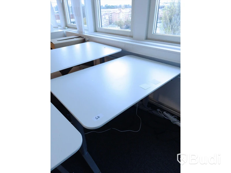 Höj- och sänkbart skrivbord -  Funktionstestad.