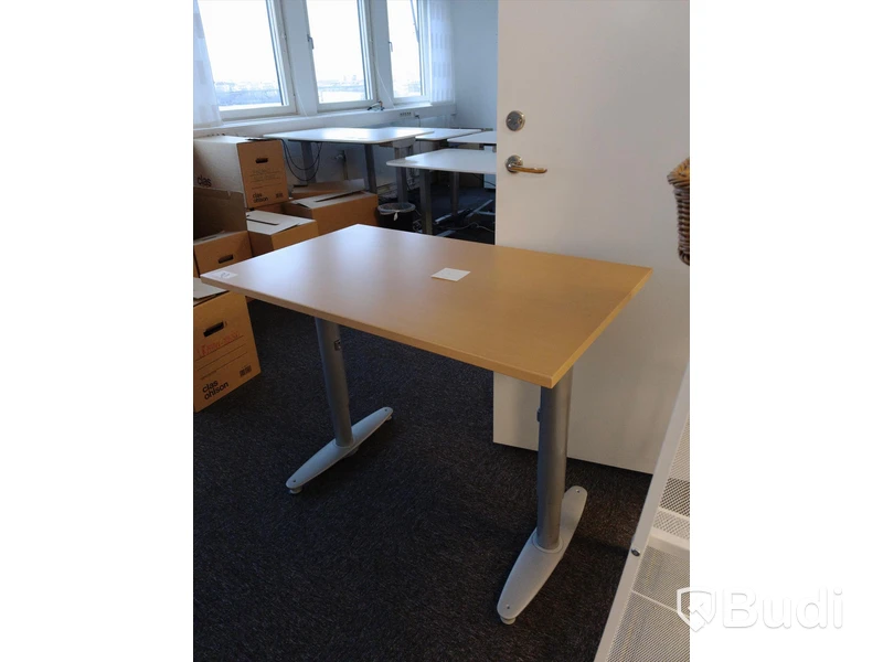 Manuellt höj- och sänkbart skrivbord -
