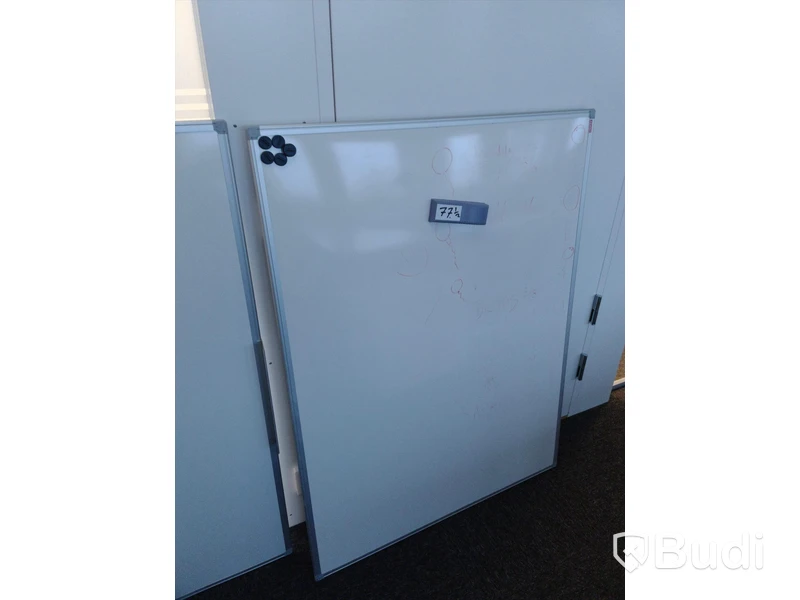 Whiteboard - 2 st, Staples, inkl tillbehör.
