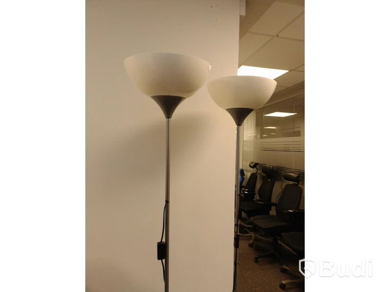 Golvlampa - 2 st, metall och plast.