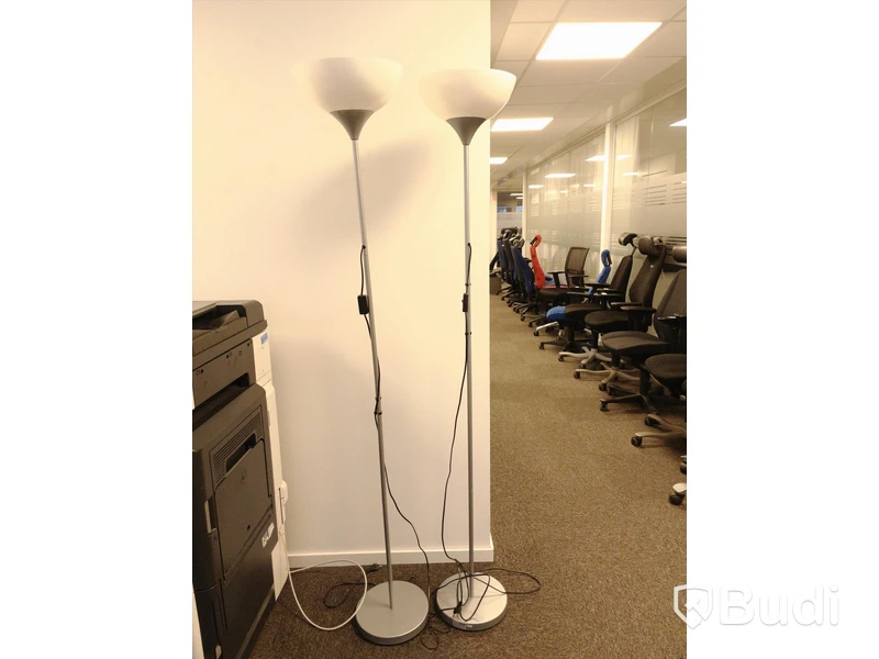 Golvlampa - 2 st, metall och plast.