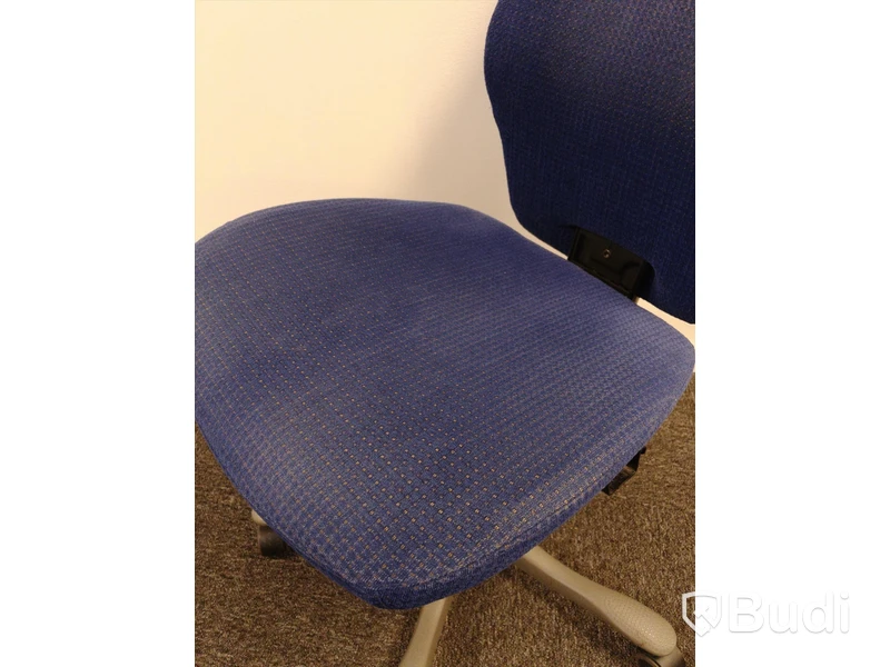 Kontorsstol Kinnarps, saknar armstöd