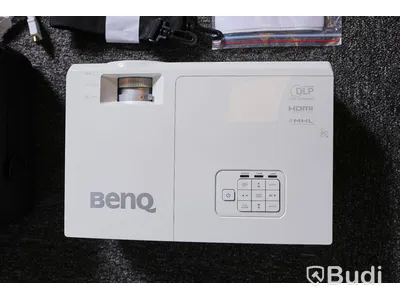 Projektor - Benq Digital projector MW727. Inkl. skyddsväska, sladdar (HDMI, strömkabel, bildkabel och adapter).