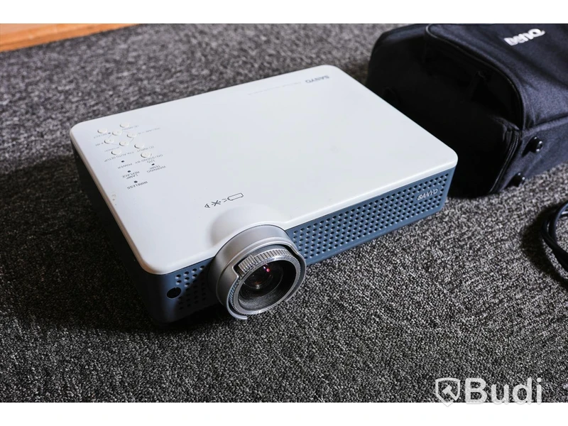 Projektor - Sanyo, PLC-XY88 ProxtraX multiverse projector. Inkl. skyddsväska (OBS. passar ej projektorn) och kablar (ström- och bildkabel).