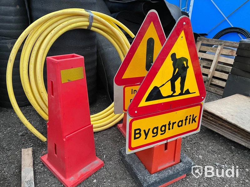 Vägskyltar 3 st varav en utan skylt