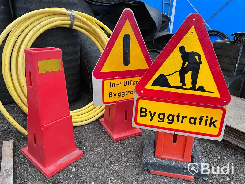 Vägskyltar 3 st varav en utan skylt