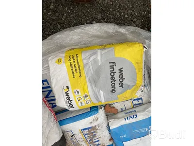 Pall med obrutna säckar, 14 st grovbetong, 6 st finbetong, 1st flytspackel