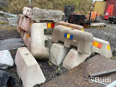 Betongfundament/skyltfundament ca 30 st blandade modeller
