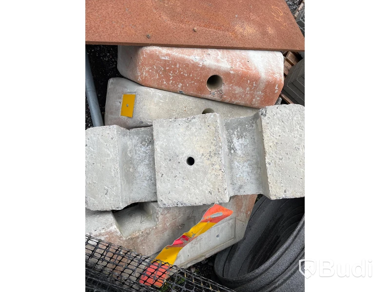 Betongfundament/skyltfundament ca 30 st blandade modeller