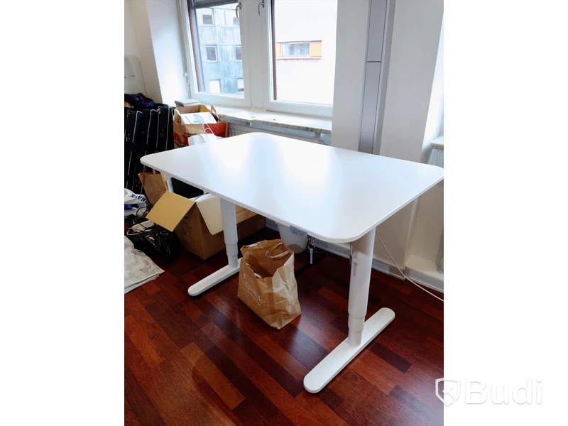 Höj- och sänkbart skrivbord IKEA