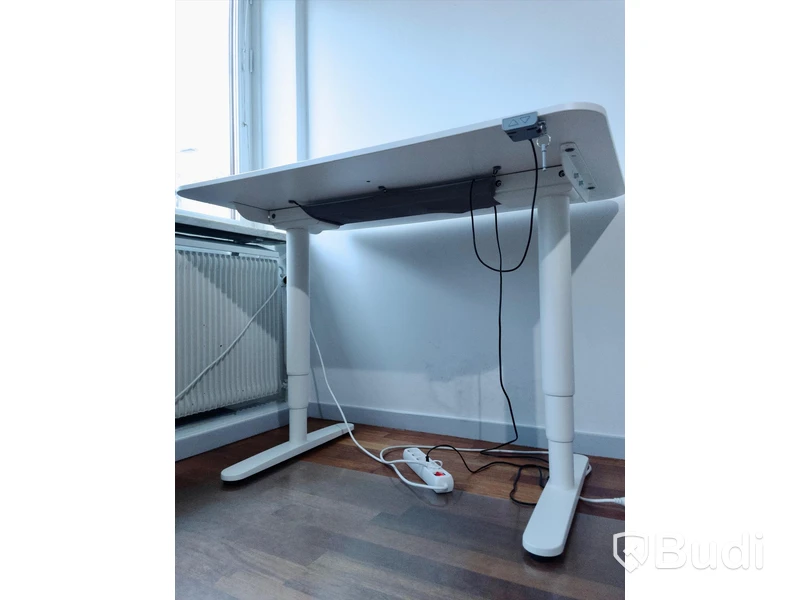 Höj- och sänkbart skrivbord IKEA inklusive golvskydd