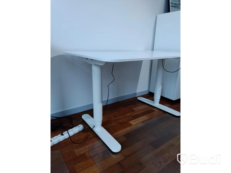 Höj- och sänkbart skrivbord IKEA inklusive golvskydd