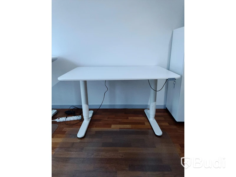 Höj- och sänkbart skrivbord IKEA inklusive golvskydd