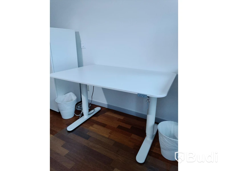 Höj- och sänkbart skrivbord IKEA inklusive golvskydd