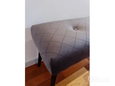 Bänk med textilklädsel