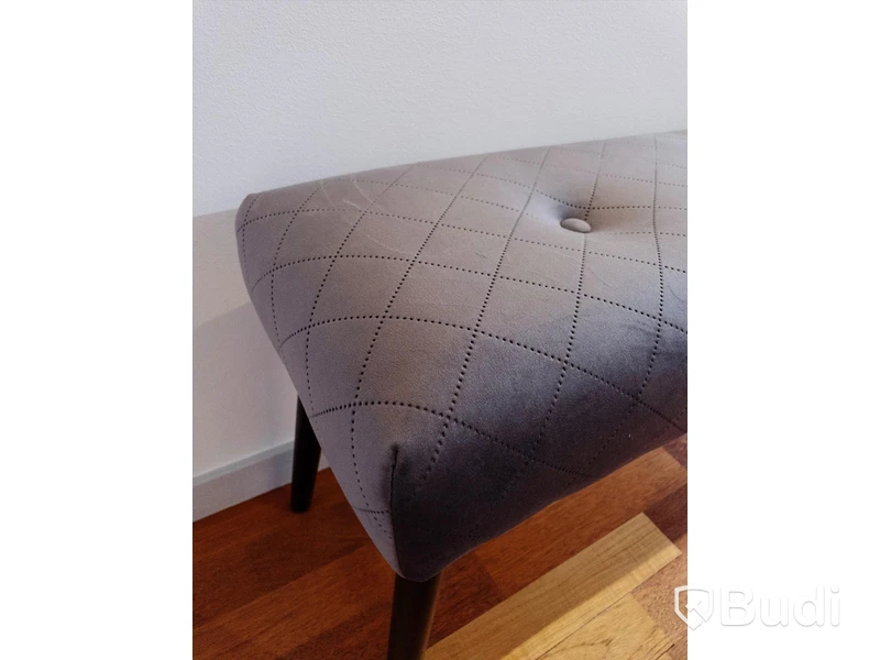 Bänk med textilklädsel