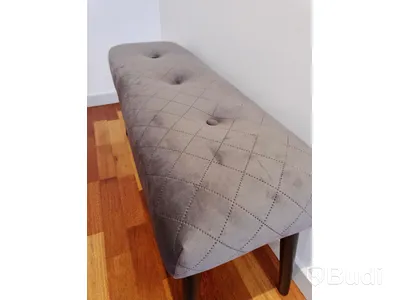 Bänk med textilklädsel