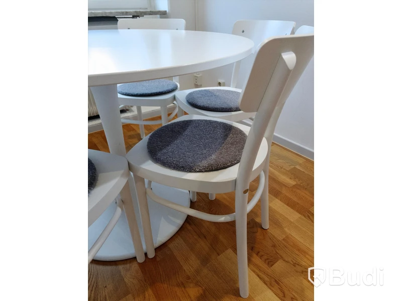 Köksbord med 5st stolar IKEA