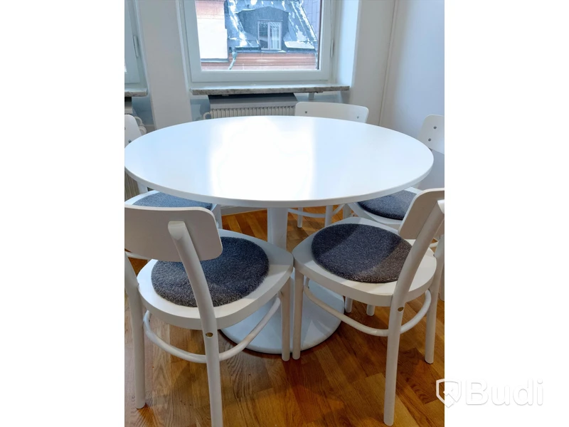 Köksbord med 5st stolar IKEA