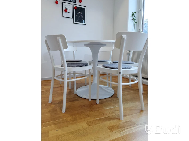Köksbord med 5st stolar IKEA