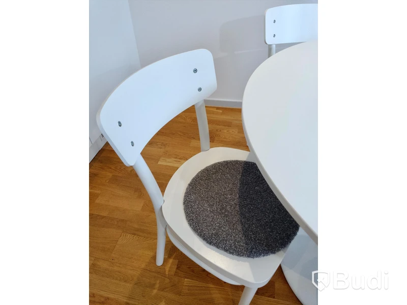 Köksbord med 5st stolar IKEA