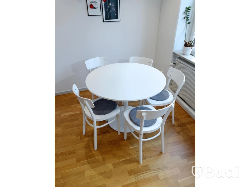 Köksbord med 5st stolar IKEA