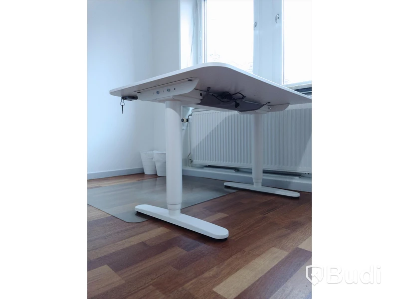 Höj- och sänkbart skrivbord IKEA inklusive golvskydd