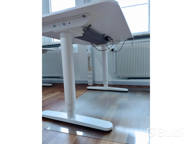Höj- och sänkbart skrivbord IKEA inklusive golvskydd