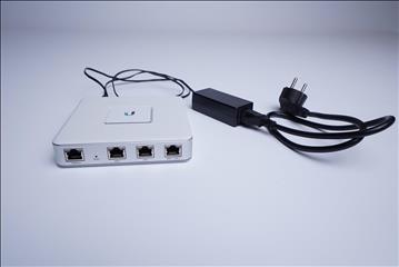 UBIQUITY UniFi Security Gateway ink strömadapter
