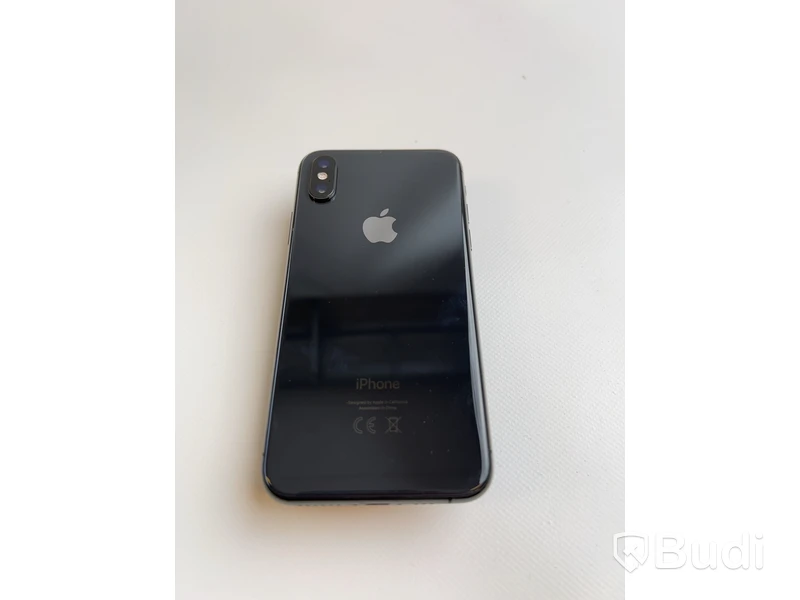 Mobil Apple iPhone Xs 64GB. inkl laddare. OBS! Skrapor på fram/baksida