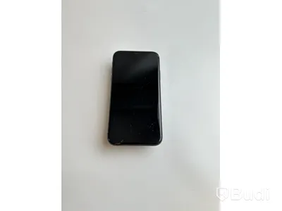 Mobil Apple iPhone 11 64GB svart, OBS! Sprucken fram/baksida.