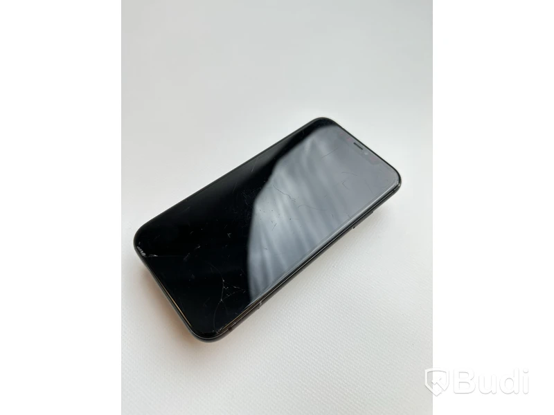 Mobil Apple iPhone 11 64GB svart, OBS! Sprucken fram/baksida.
