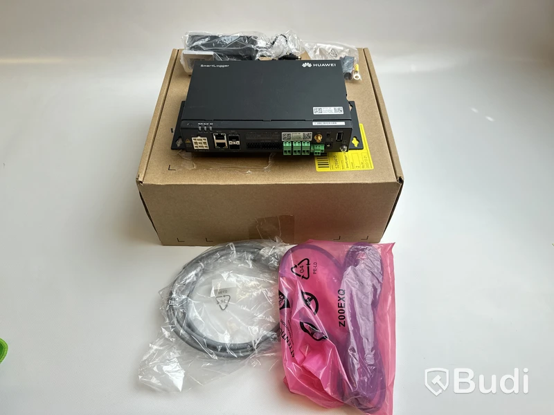Huawei SmartLogger 3000 med tillbehör.