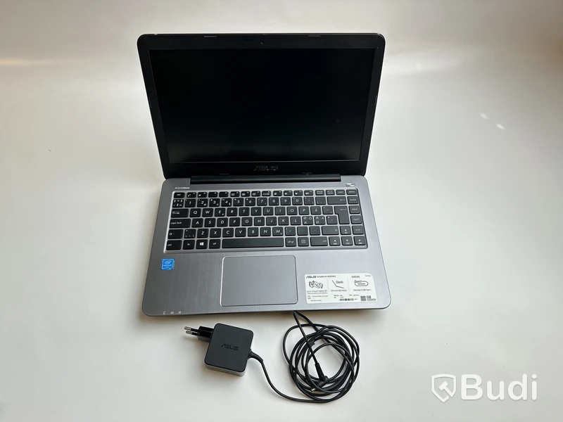 Dator Asus Notebook E403N inkl. laddare.