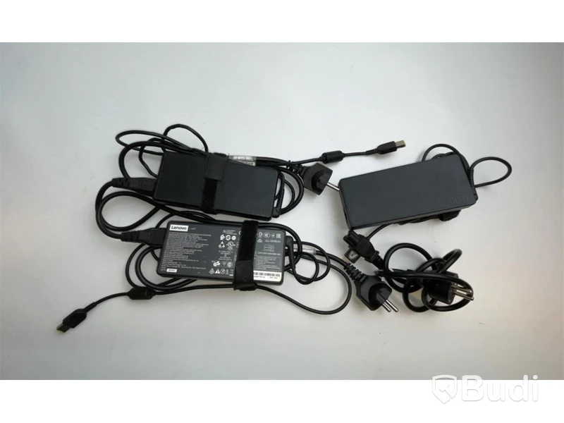 3 st. Lenovo ThinkPad Pro Dock 40A1 inkl. Strömadapter.