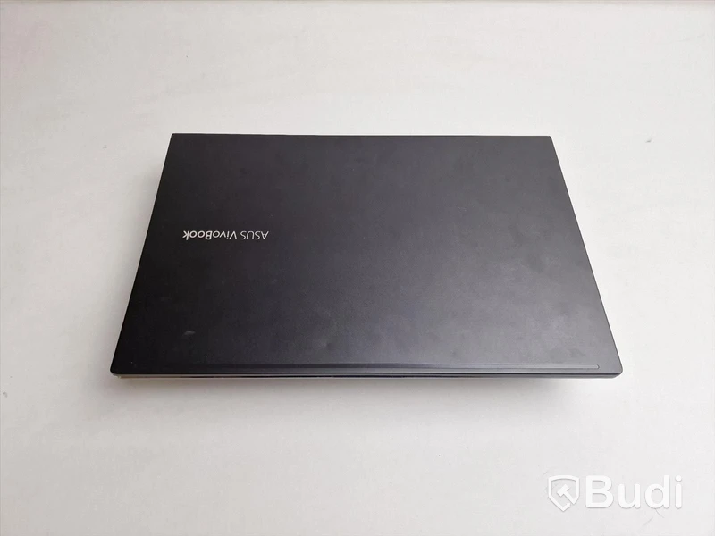 Dator Asus VivoBook S14 inkl. laddare.